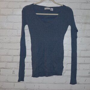 💙✨ Arizona Jeans Co. Blue Knit Long‑Sleeve Top · Size Large · V‑Neck
